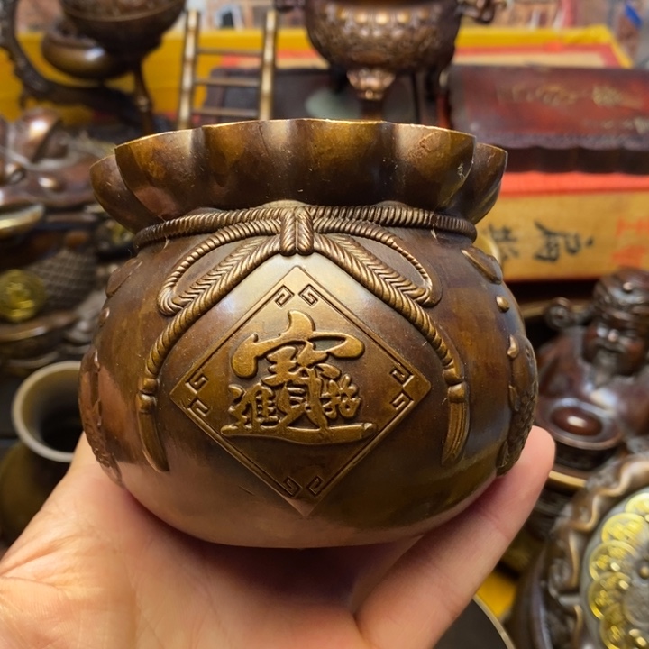 铜器摆件做工精良