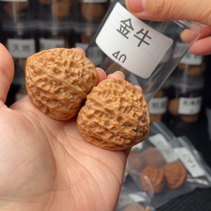 文玩核桃手串聪**塔40金牛