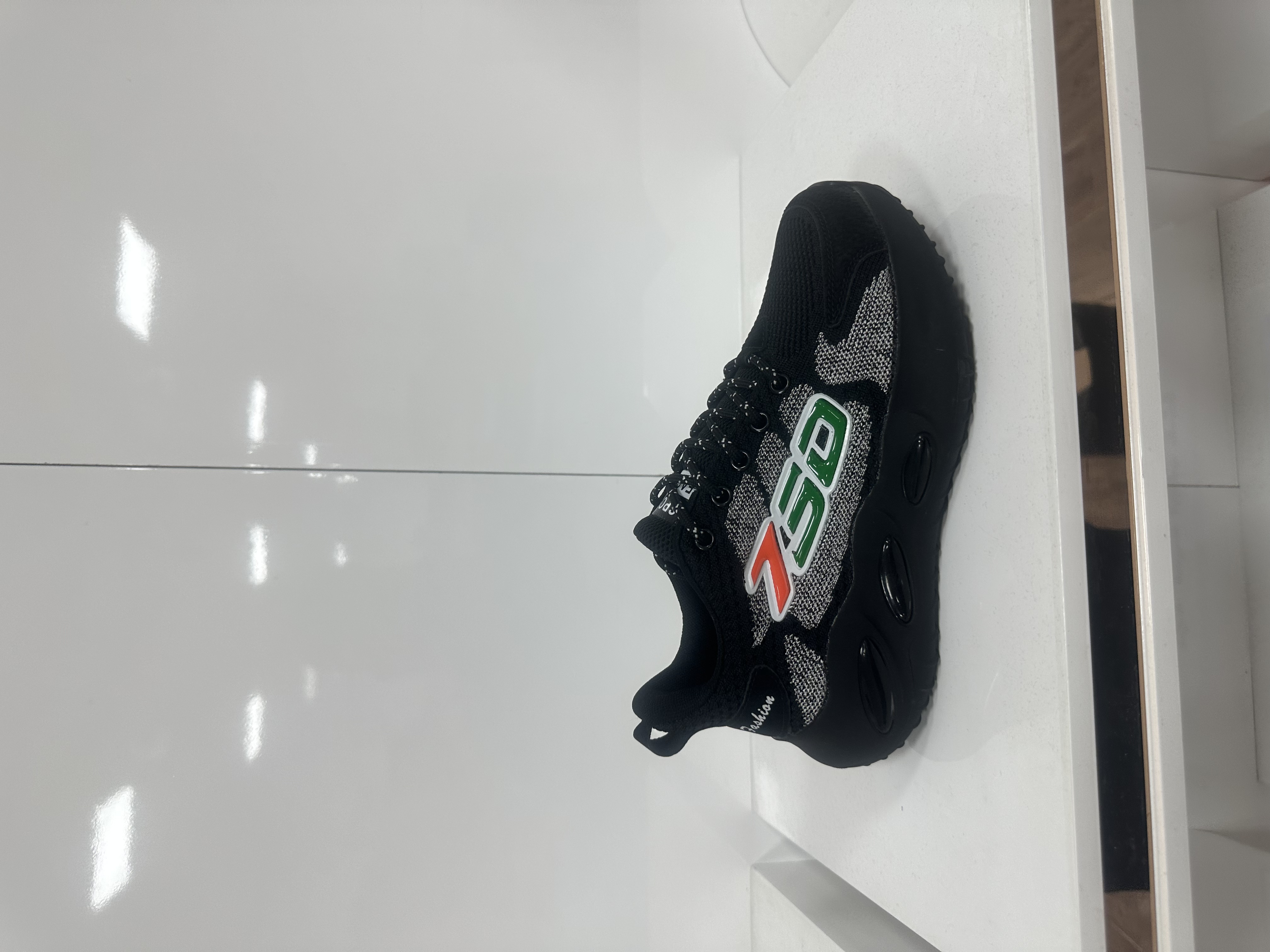 夏季新款时尚舒适休闲运动潮鞋2219