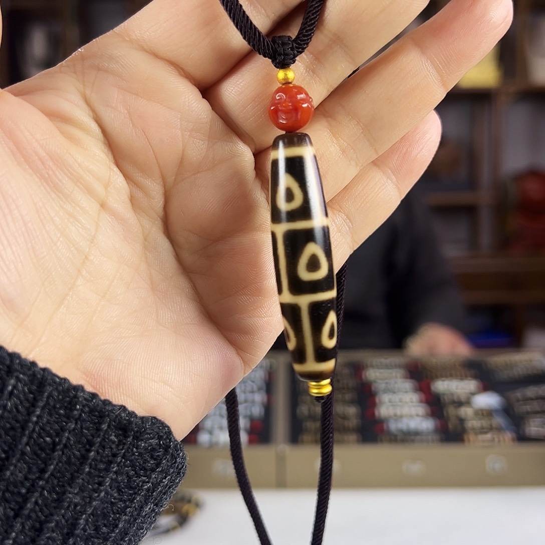 玛瑙/玉髓合金颈饰～张魁
