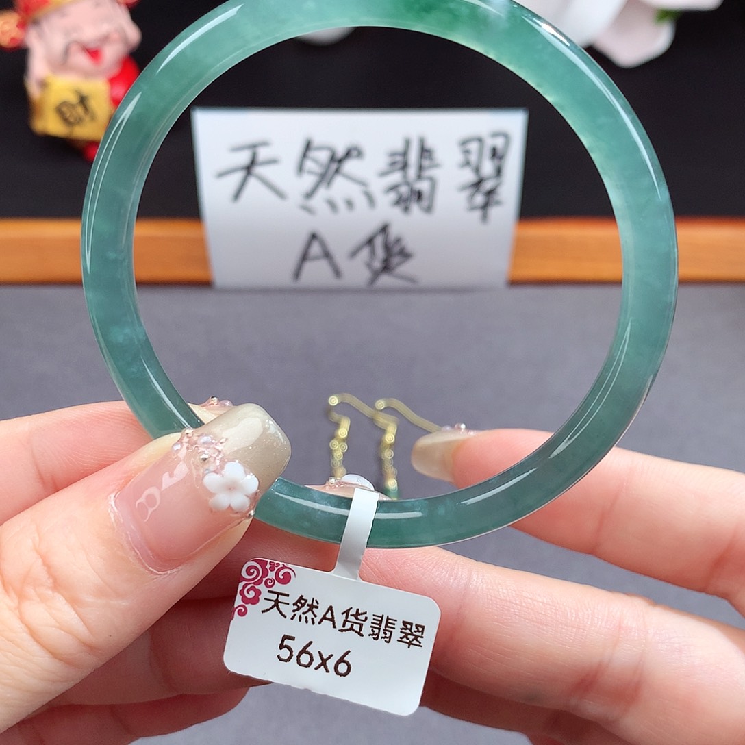 翡翠手镯（圆镯）未镶嵌
