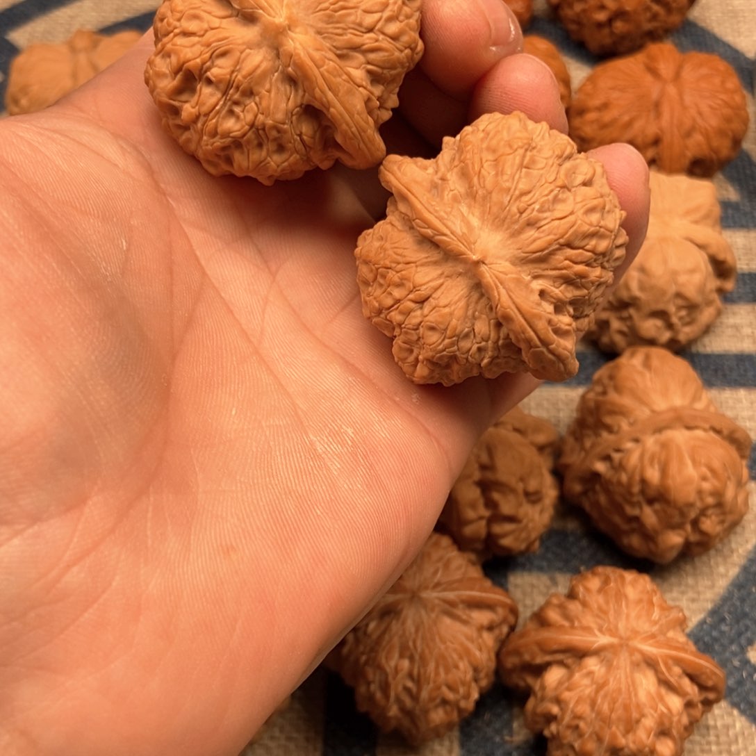 文玩核桃把件血麒麟40