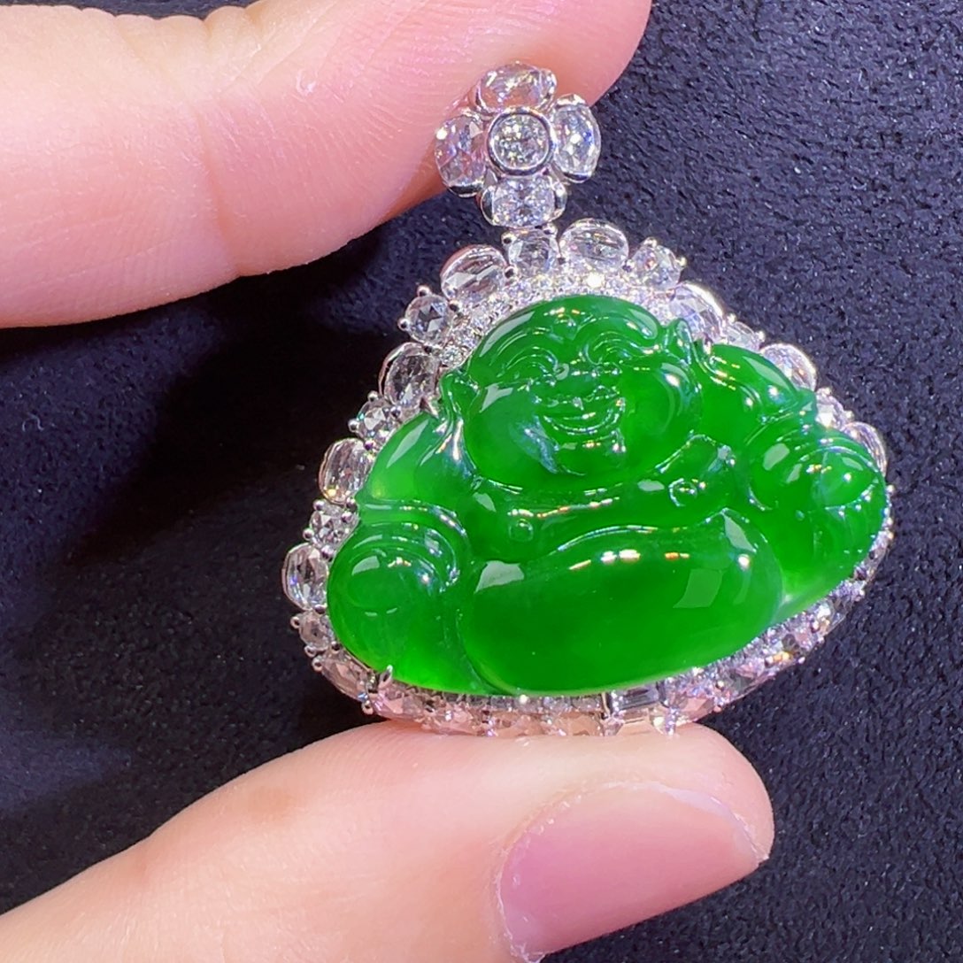 翡翠18K金镶嵌颈饰吊坠