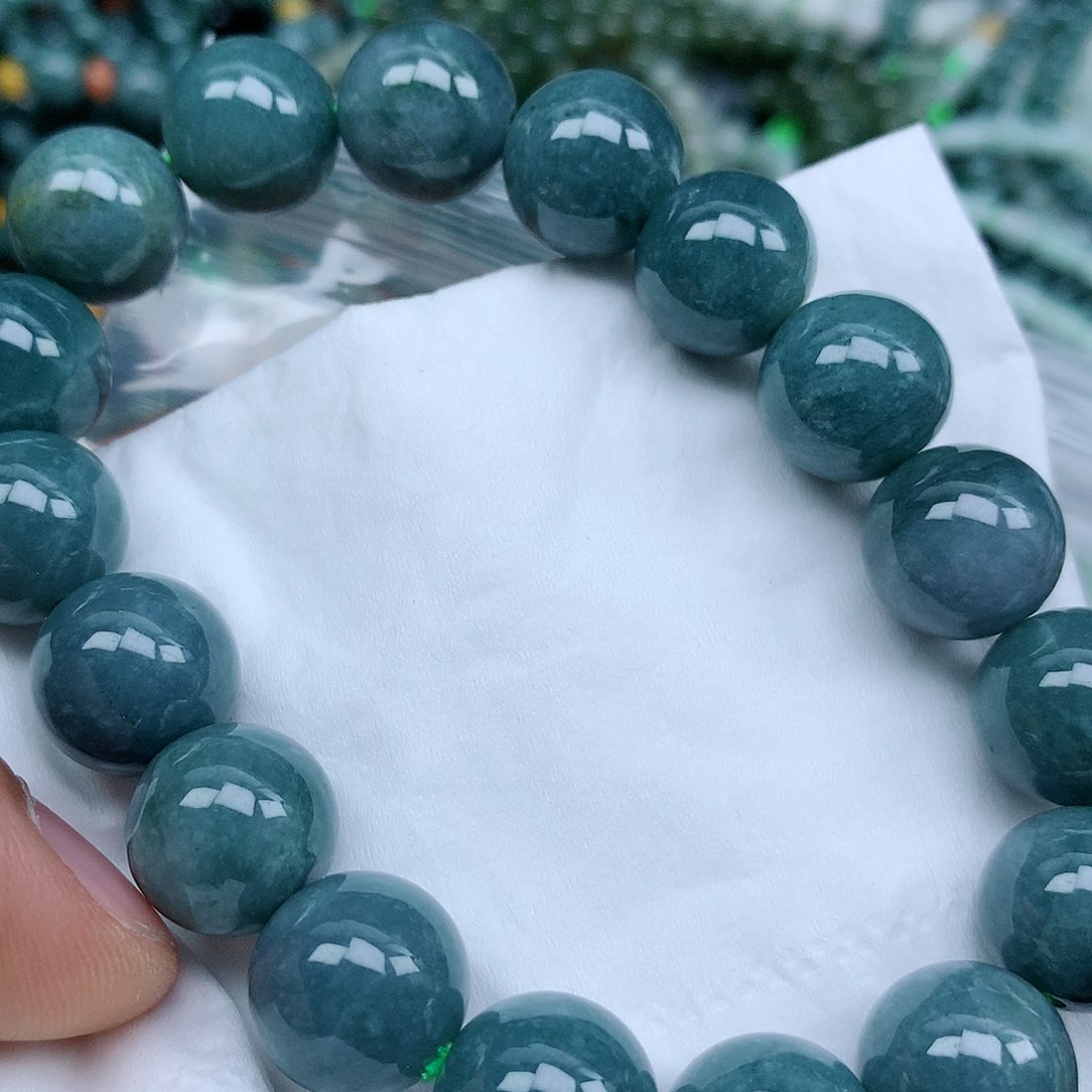 翡翠颈饰未镶嵌珠子