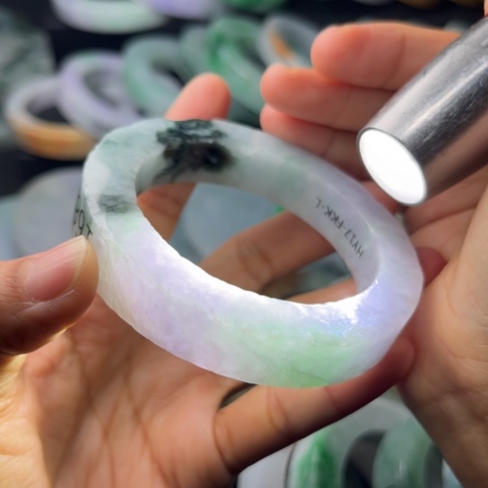 定制翡翠未镶嵌翡翠手镯