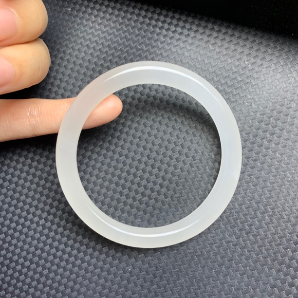 和田玉冰底圆条59内径尺寸手镯