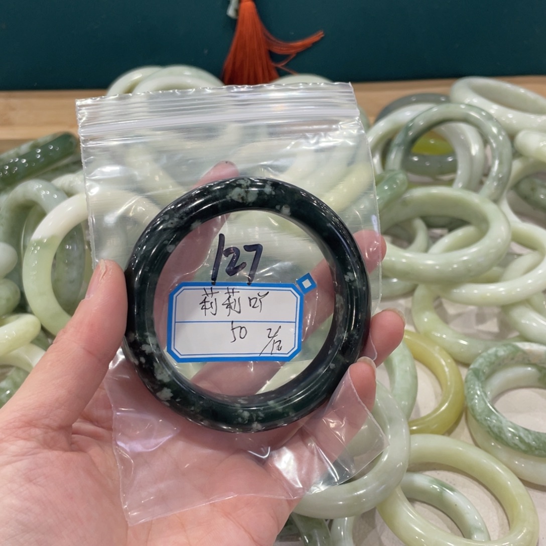 莉***ঞ蛇纹石玉未镶嵌手镯