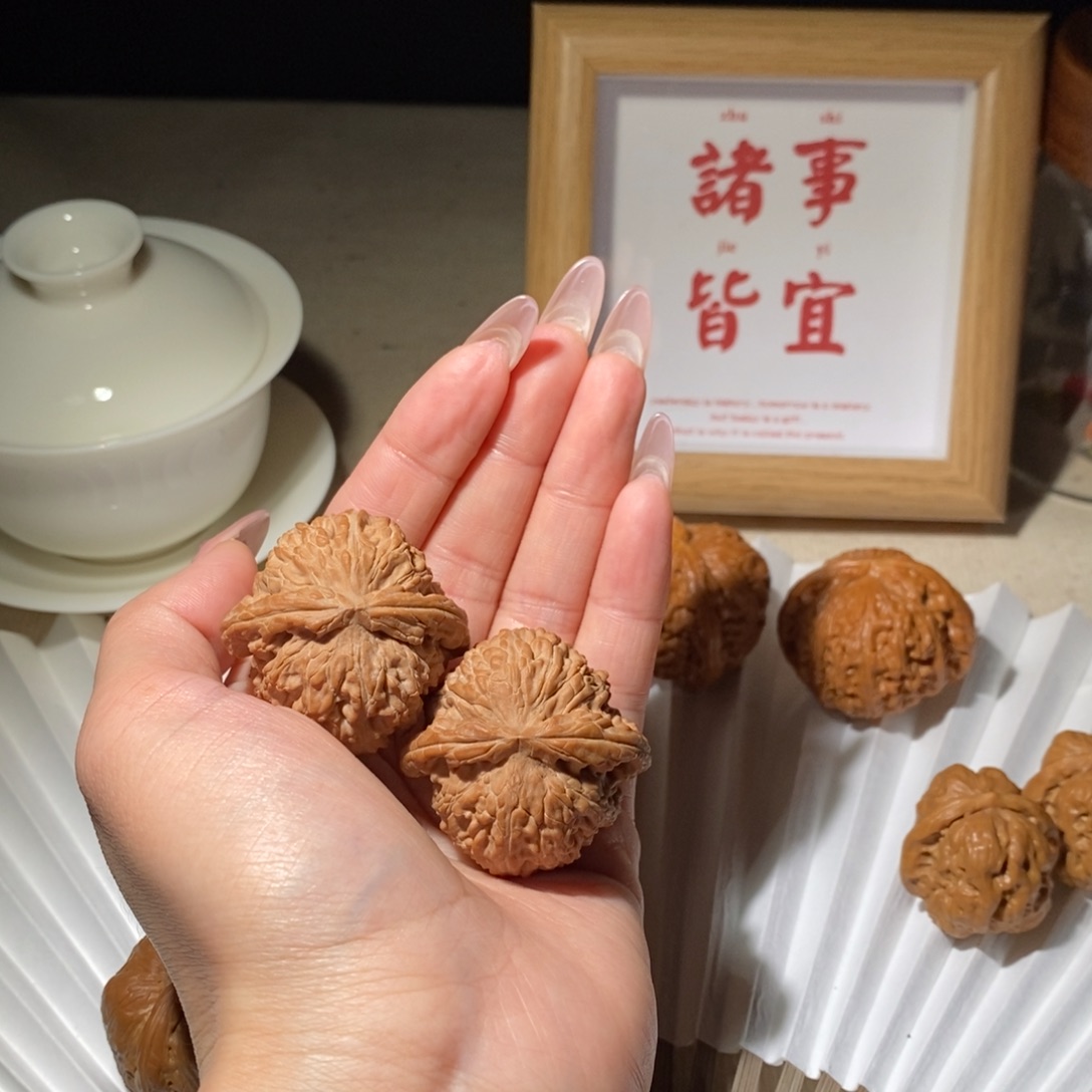 文玩核桃吊坠白狮子39