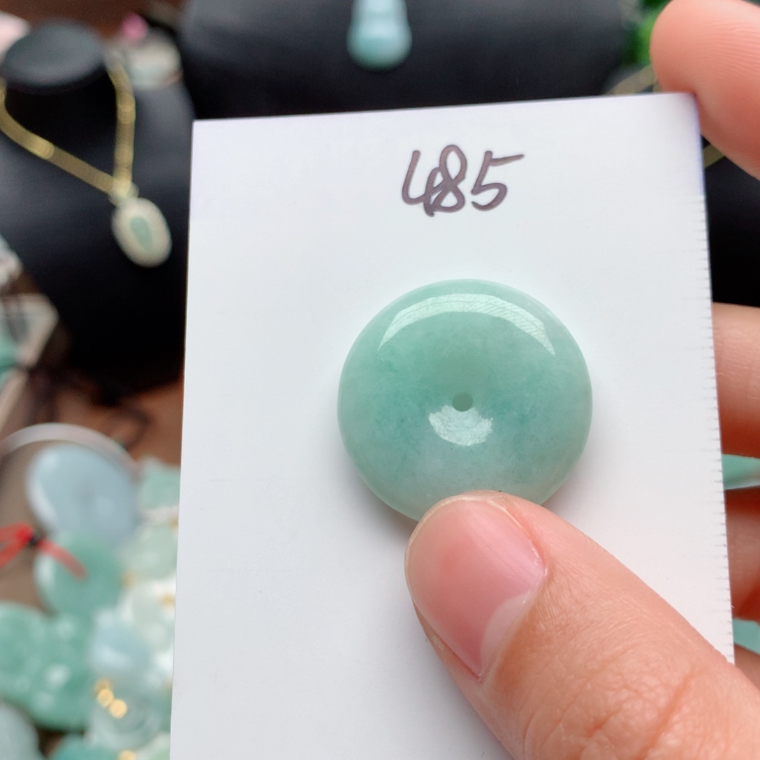 翡翠颈饰未镶嵌吊坠