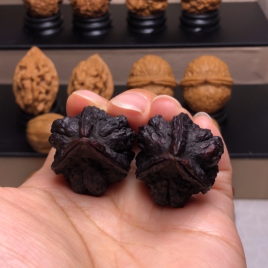 文玩核桃把件三楞金蟾塔地闷29