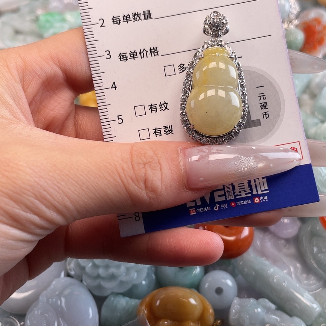 翡翠未镶嵌颈饰hhh