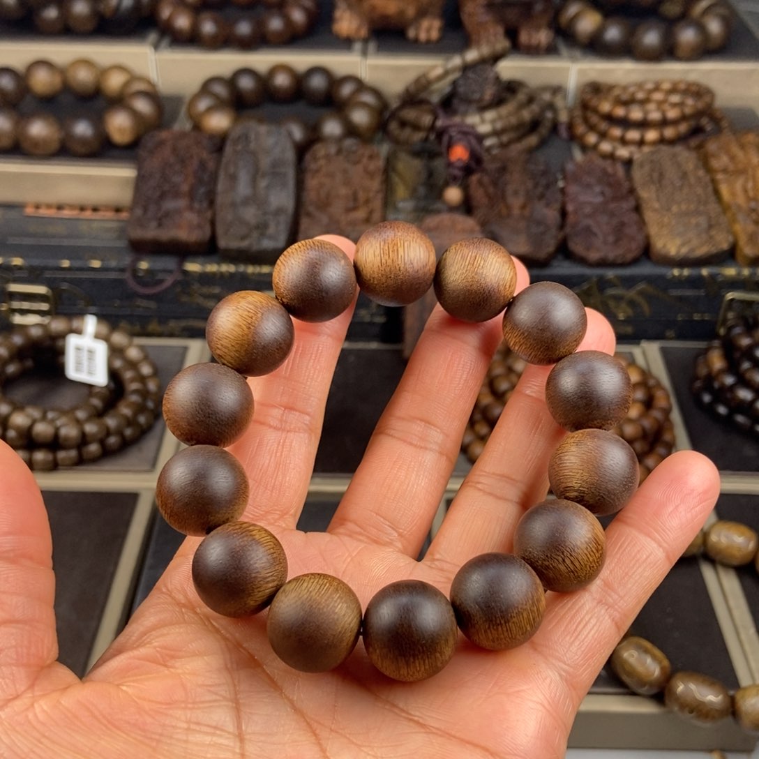 沉香手串像*看越南芽庄白棋