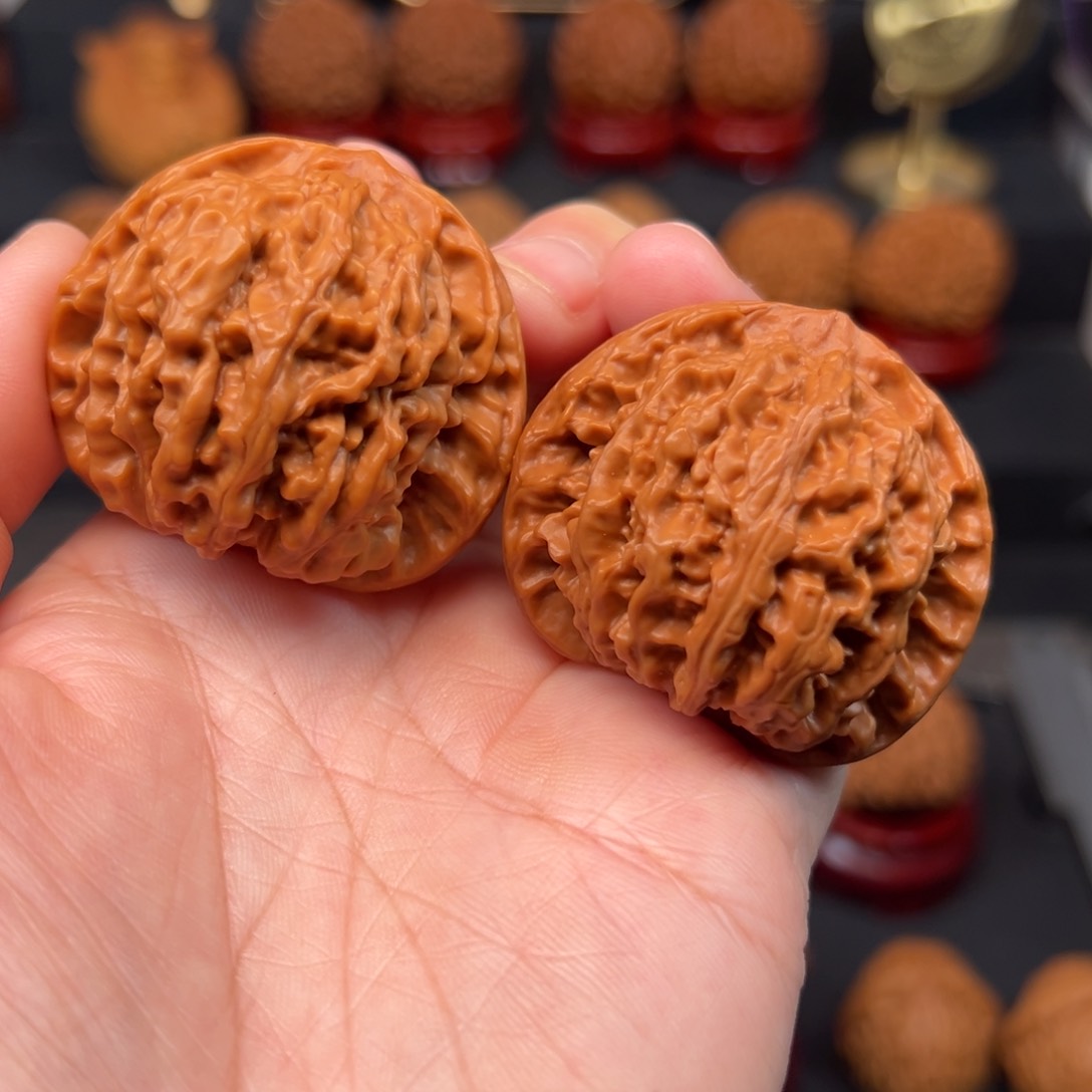 文玩核桃吊坠43京八对