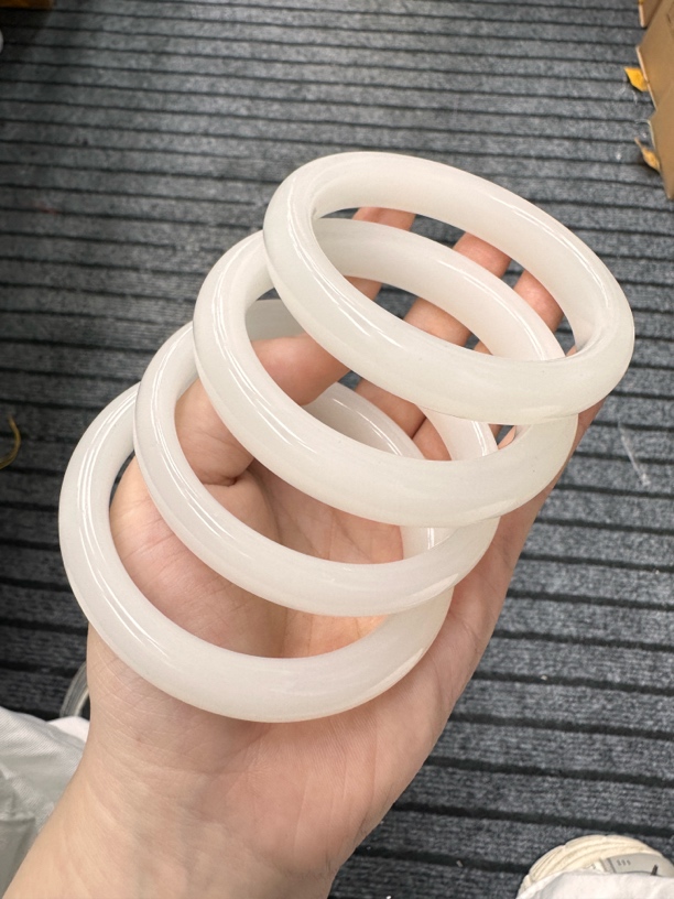 新人限购1单新疆冰润牛奶白正宽手镯多样性发一