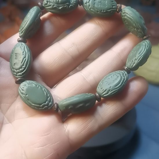 夏***天绿泥宜兴紫砂绿泥观音手串