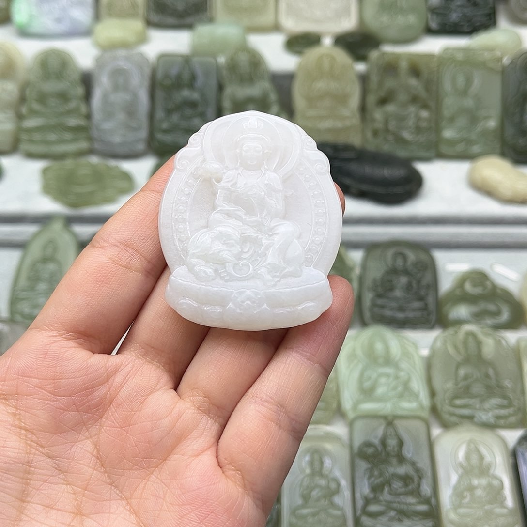 和田玉颈饰未镶嵌相**境