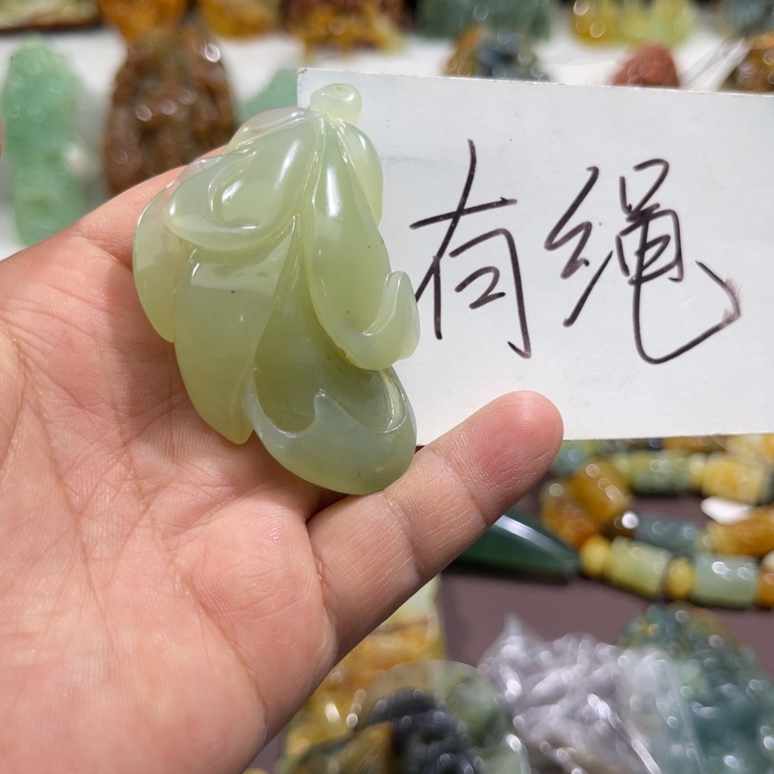 未镶嵌蛇纹石玉颈饰