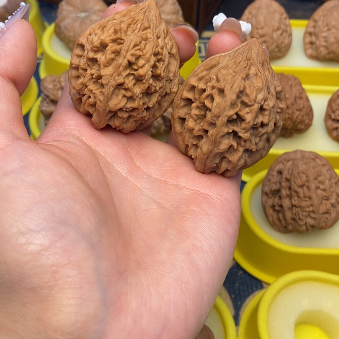 文玩核桃把件42大沽石