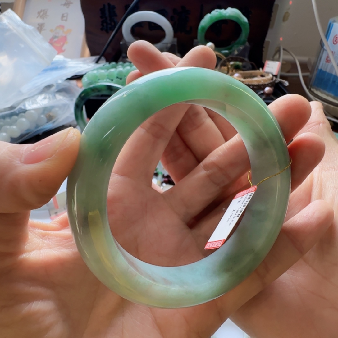 杨***…翡翠未镶嵌手镯翡翠660