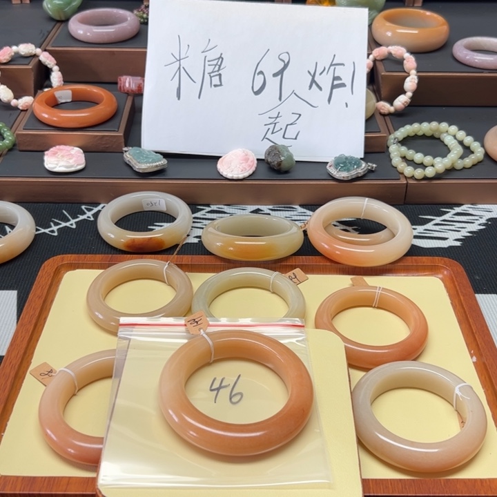 未镶嵌手镯石英质玉46
