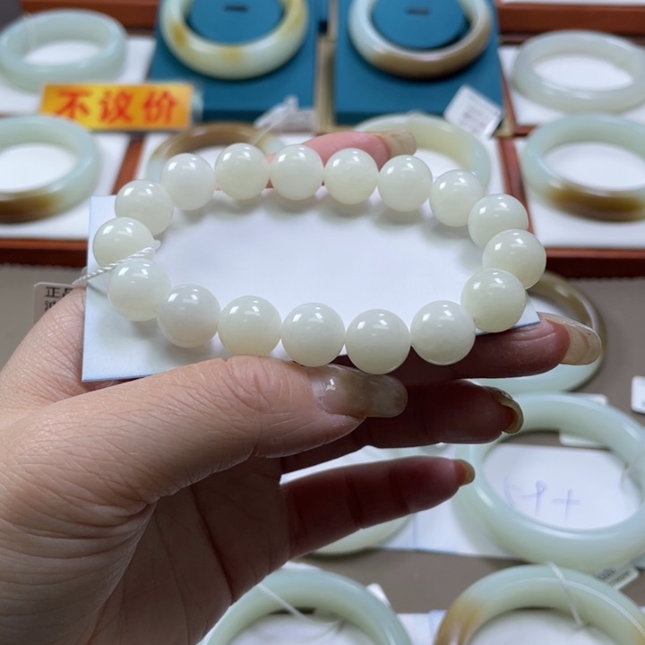 和田玉手镯未镶嵌