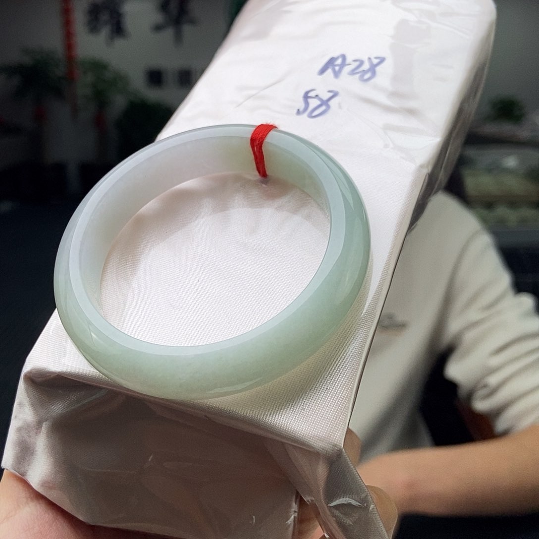 翡翠手镯未镶嵌拍一发一