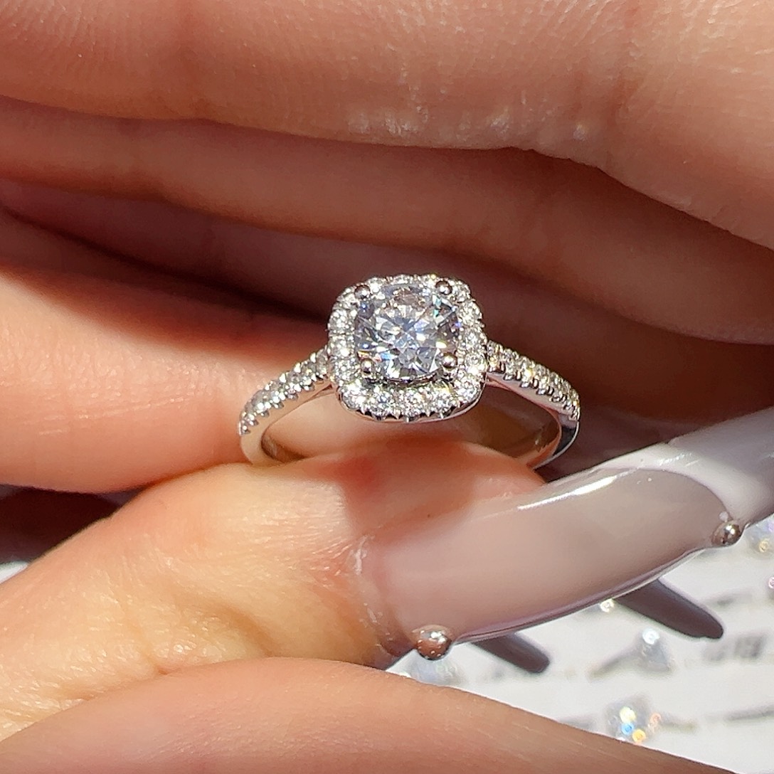 实验室培育钻石18K金镶嵌0.525ct 14圈