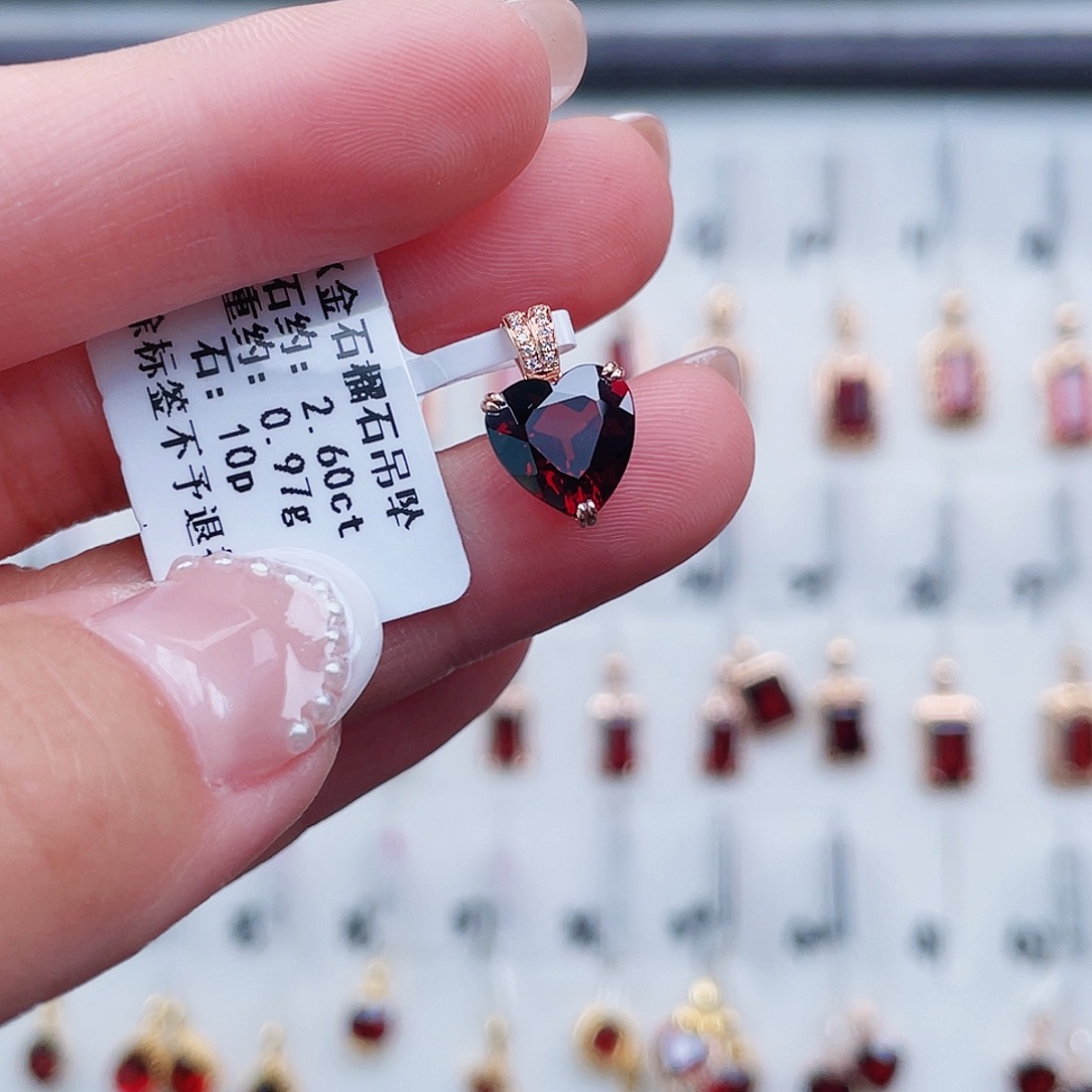 18K金镶嵌吊坠(不含链)石榴石