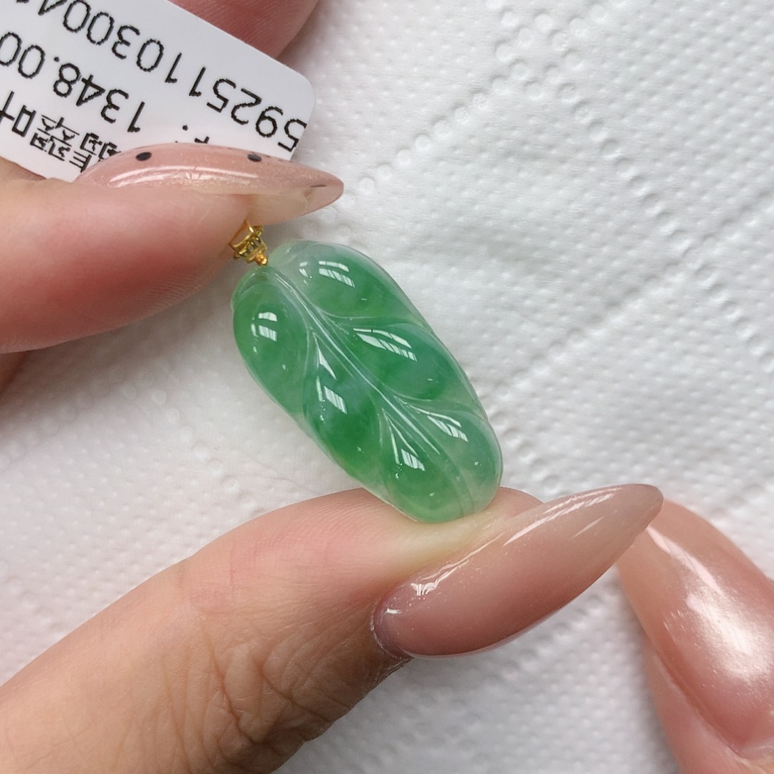 颈饰18K金镶嵌翡翠