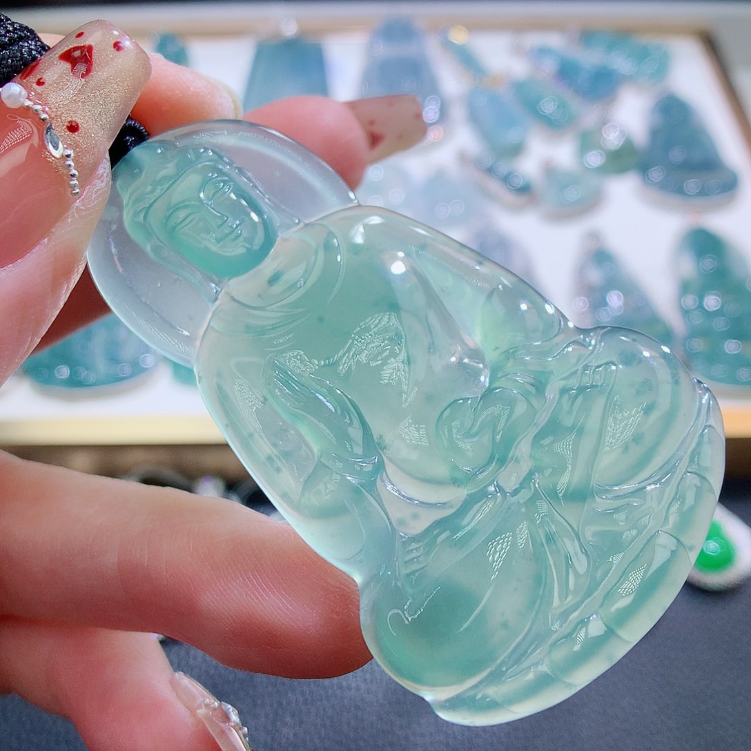 翡翠颈饰未镶嵌翡翠