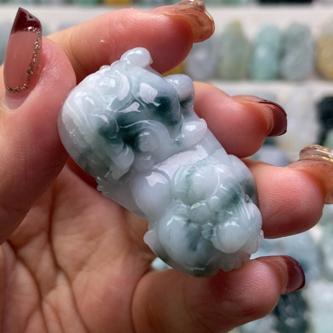 翡翠吊坠(赠链)未镶嵌