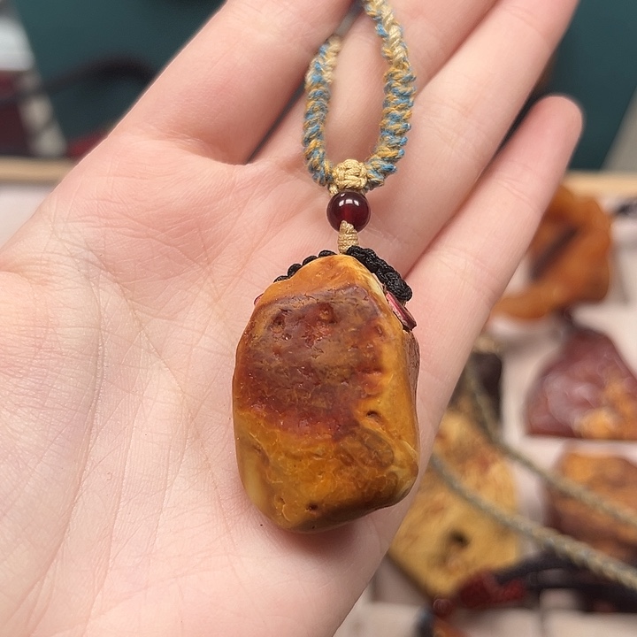 琥珀珠宝奇石未镶嵌