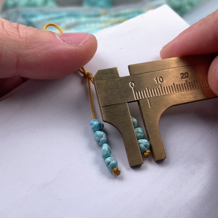 绿松石颈饰未镶嵌