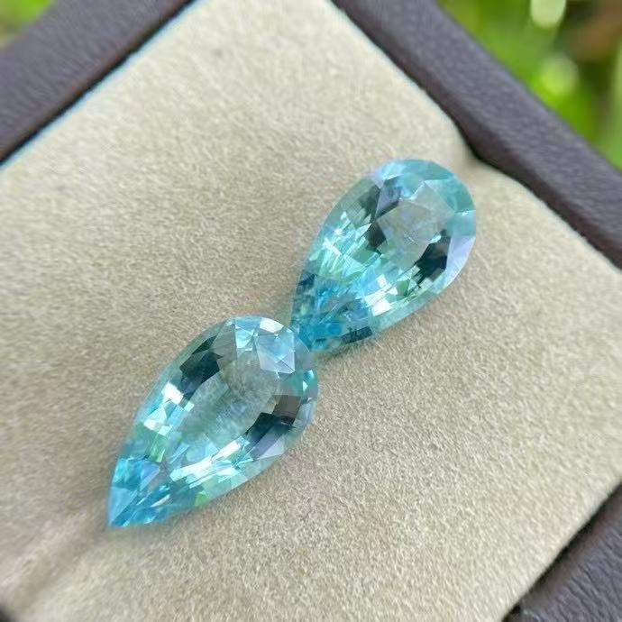 天然水滴形海蓝宝耳钉料纯净体满火彩10.56ct