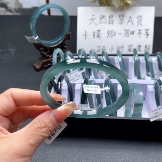 翡翠手镯未镶嵌大**！