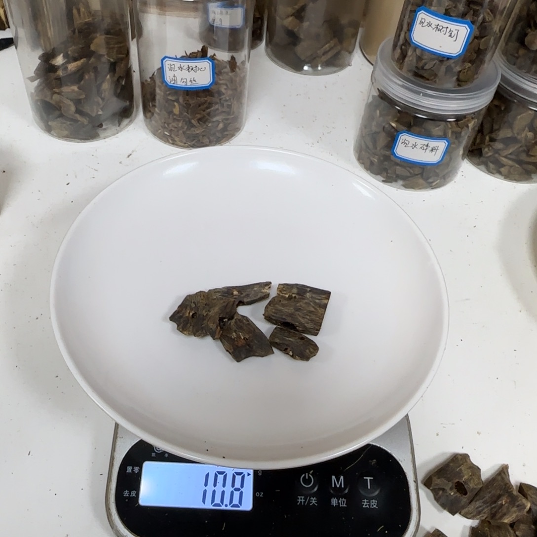 王***姝沉香沉香碎屑蓝宝石高油块料10克