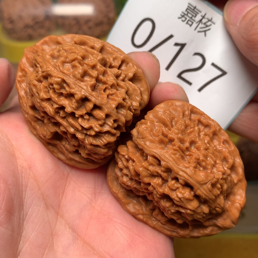 文玩核桃把件红皮炮弹南疆石39