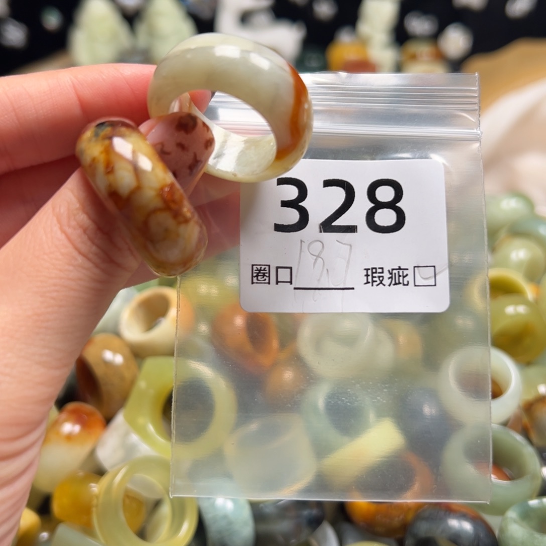 子***殊蛇纹石玉未镶嵌戒指