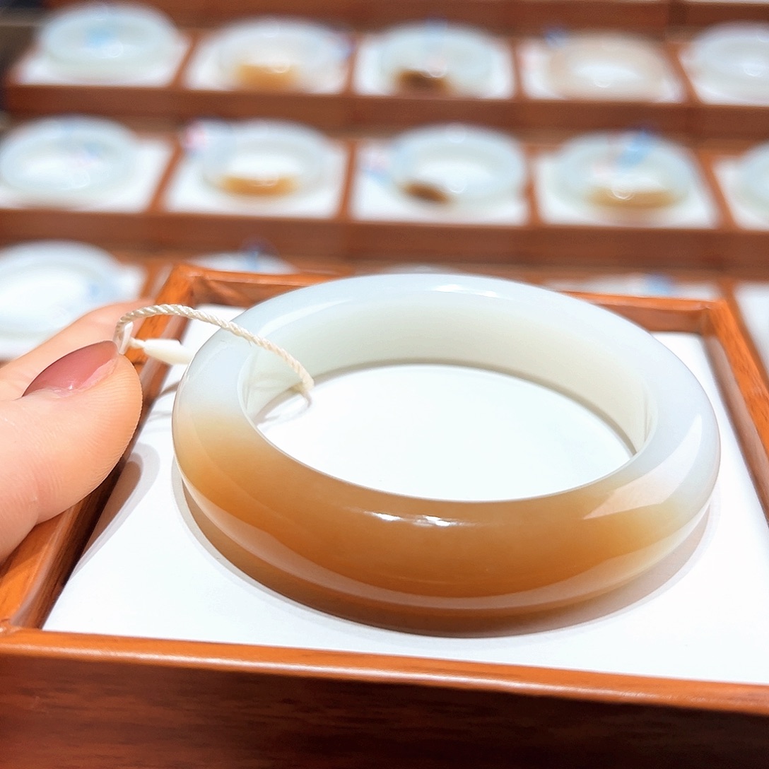 和田玉手镯未镶嵌田**歌54