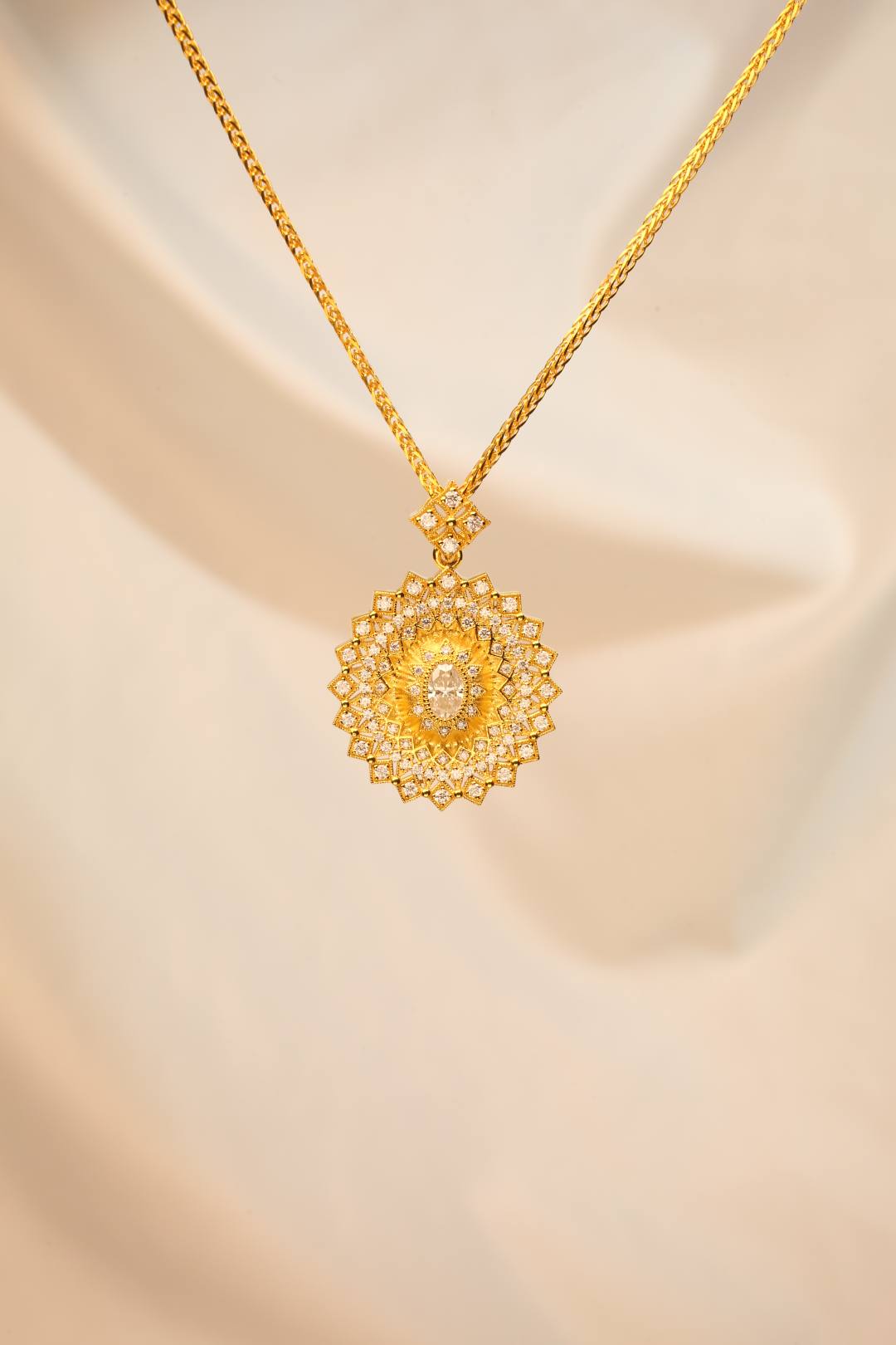 Pt950铂金黄太阳花满钻套链