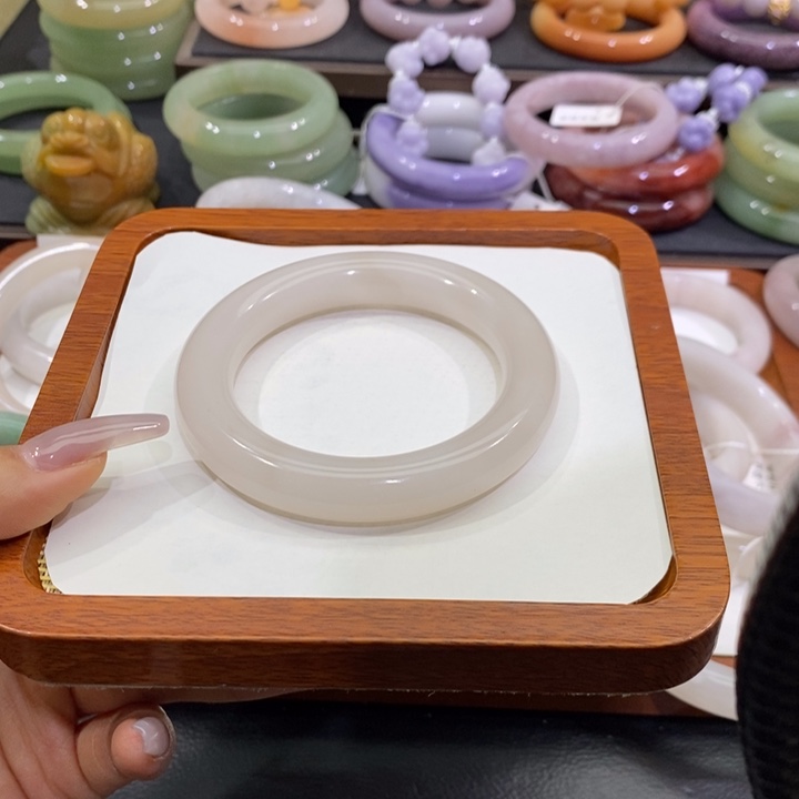 石英质玉未镶嵌手镯60