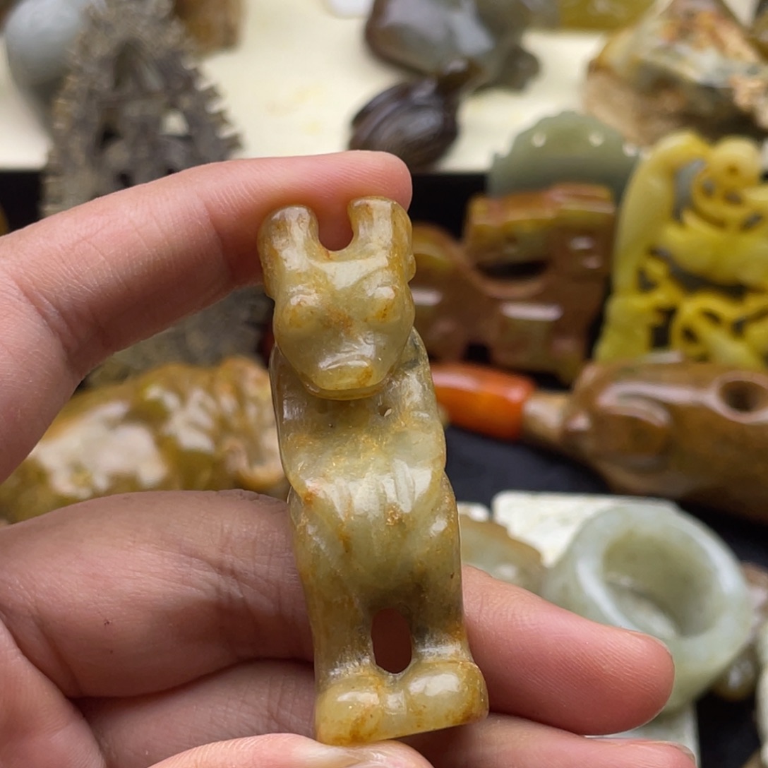 未镶嵌蛇纹石玉颈饰