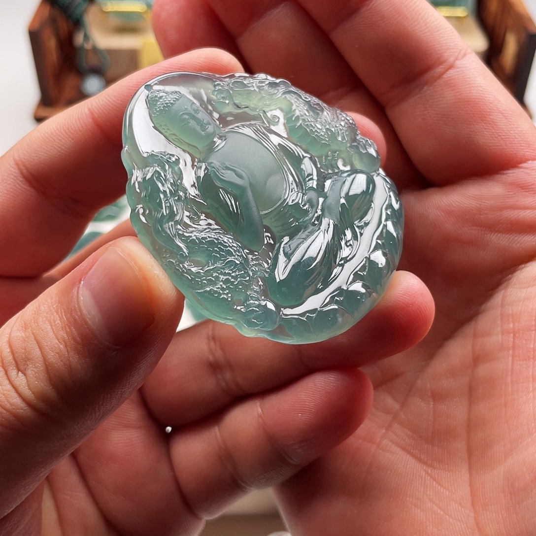 门***外定制翡翠未镶嵌大日如来