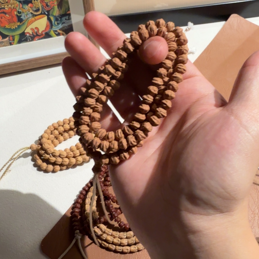 花***.吊坠柏香籽/百香籽红皮横打