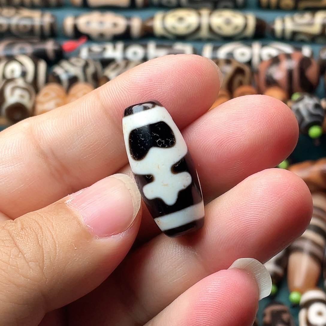 玛瑙/玉髓未镶嵌颈饰朱砂宝瓶