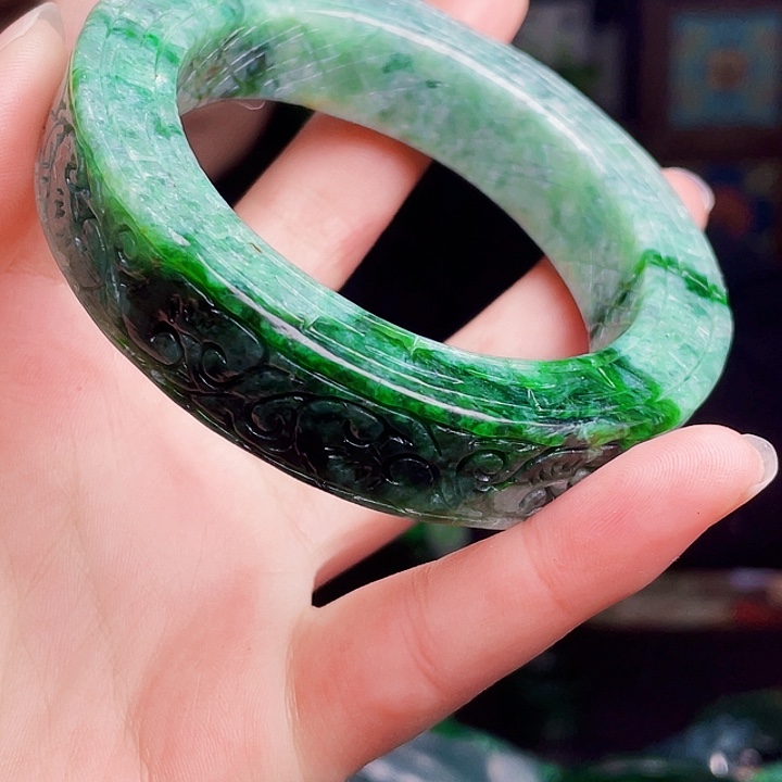 翡翠未镶嵌颈饰多样性58.4