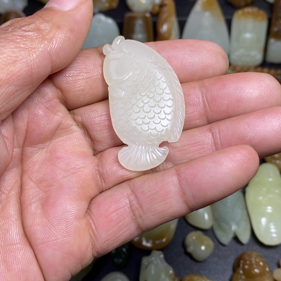 和田玉未镶嵌颈饰