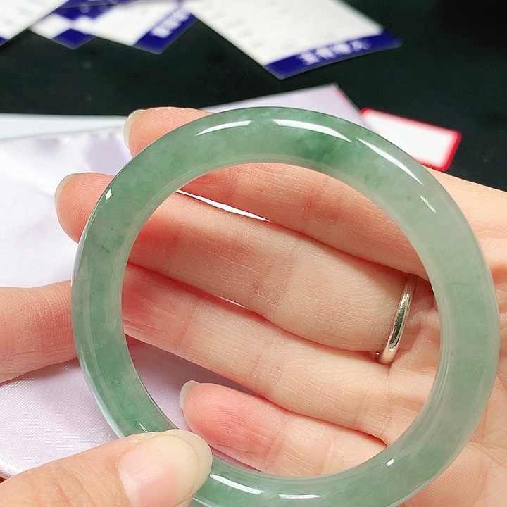 翡翠手镯（圆镯）未镶嵌