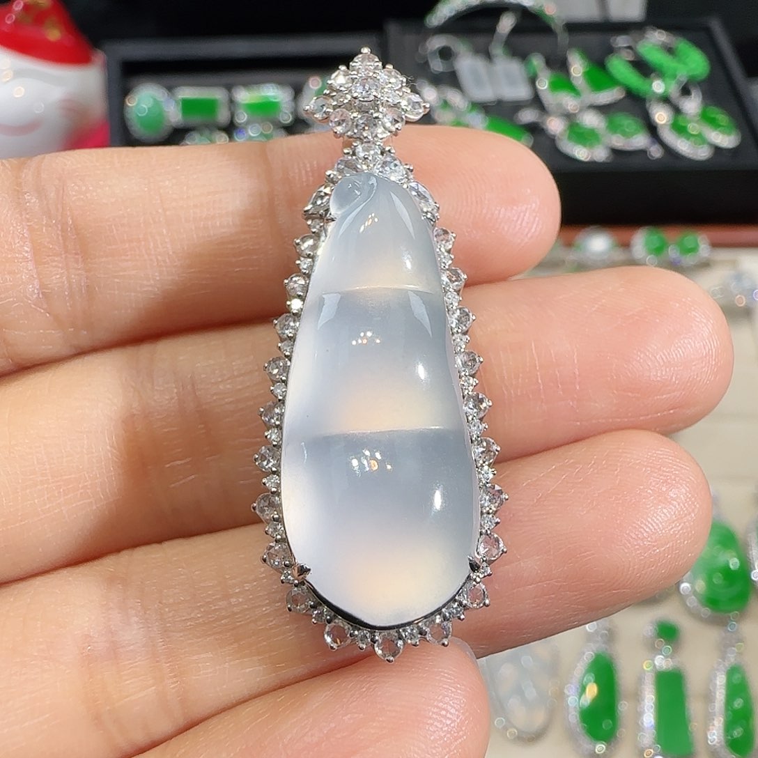 翡翠吊坠(不含链)18K金镶嵌