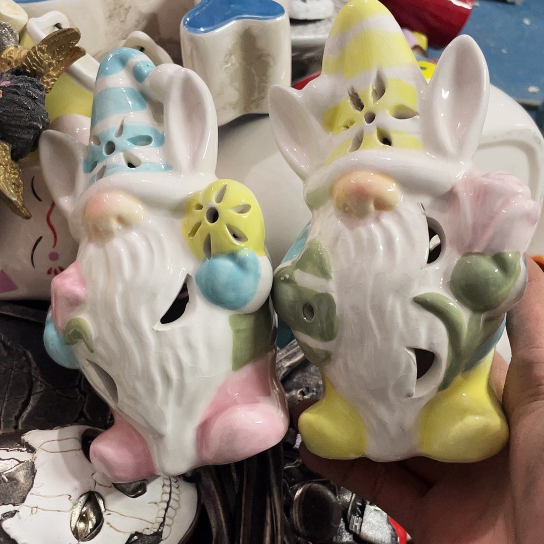 摆件   磕碰。封釉。